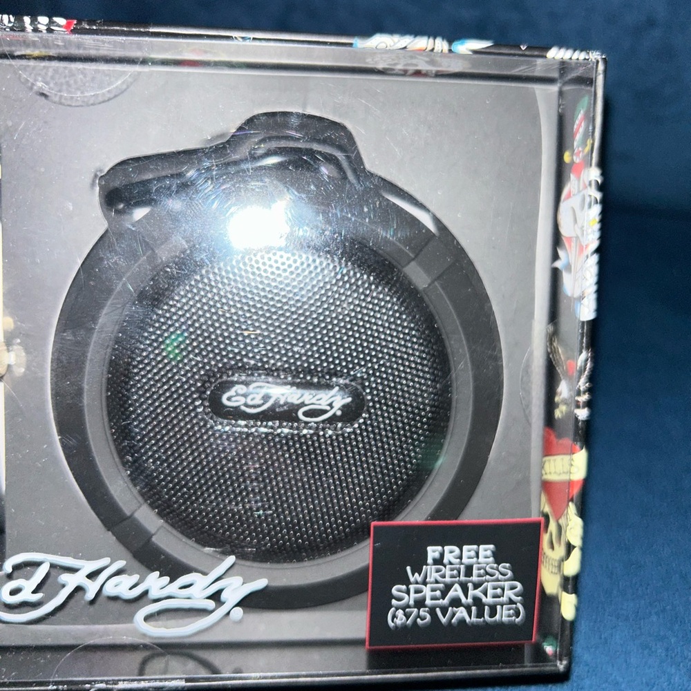 Ed Hardy Gold Skull Watch with Black Speaker - Picture 5 of 9
